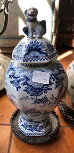 Vase couvert en faience de Delft
XVIIIèm...