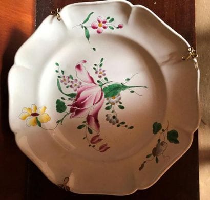 Lot comprenant 7 assiettes, 1 plat ovale...