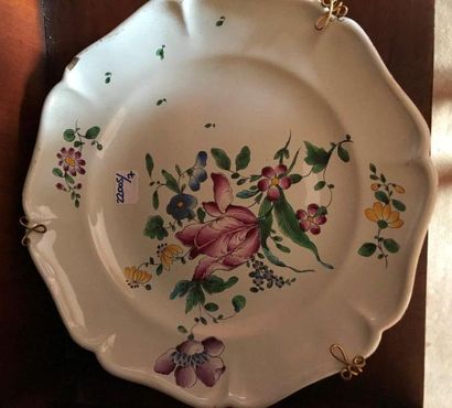Lot comprenant 7 assiettes, 1 plat ovale...