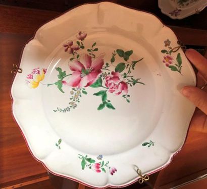 Lot comprenant 7 assiettes, 1 plat ovale...