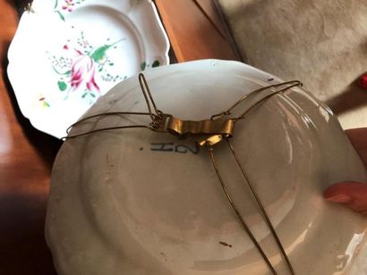 Lot comprenant 7 assiettes, 1 plat ovale...