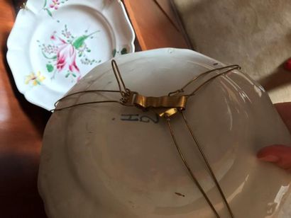 Lot comprenant 7 assiettes, 1 plat ovale...
