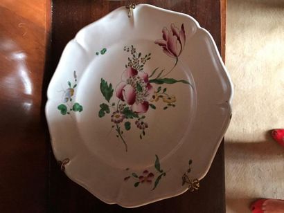 Lot comprenant 7 assiettes, 1 plat ovale...