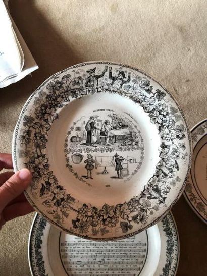 Deux assiettes Rebut en faience
On joint...