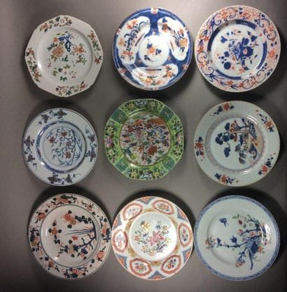 4 assiettes Chine (plus une cassée)
On joint...