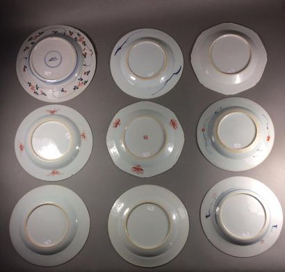 4 assiettes Chine (plus une cassée)
On joint...