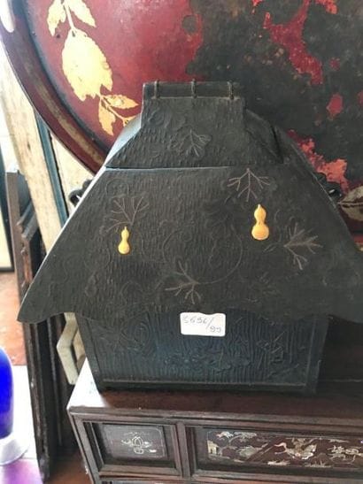 CHINE
Brule parfum ou autel en tôle en f...