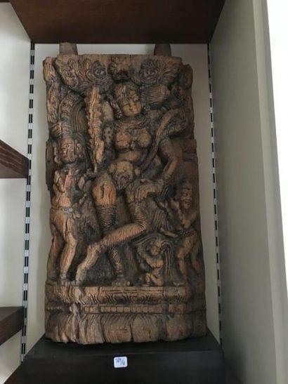 Deux panneaux de bois de char en bois sculpté...