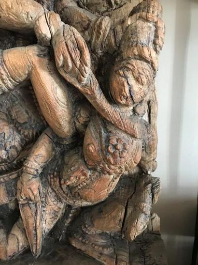 Deux panneaux de bois de char en bois sculpté...