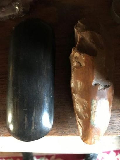 Deux pierres dures (silex)