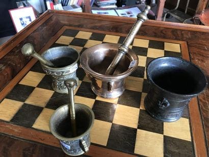 Ensemble de quatre mortiers en bronze