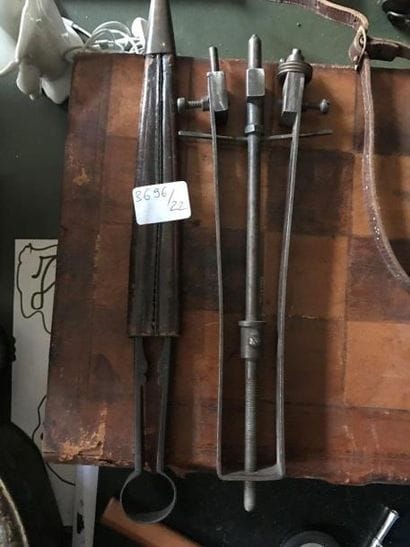 Suite de deux compas en fer forgé