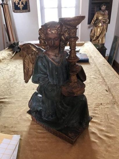 Pique cierges en bois polychrome figurant...