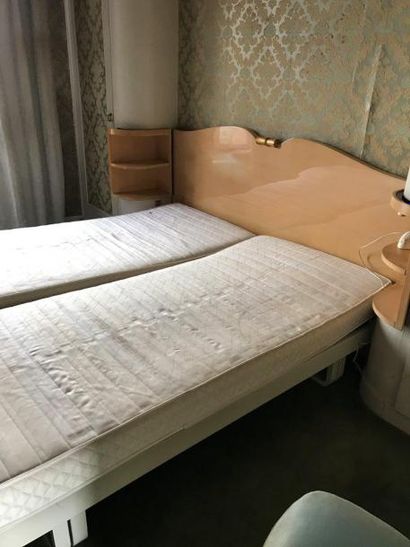 Mobilier de chambre à coucher comprenant...