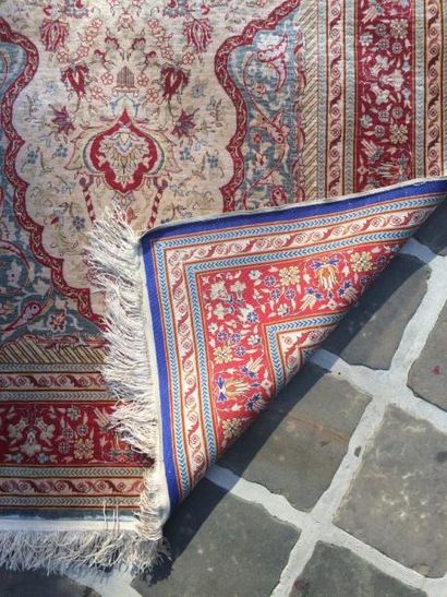 Héréké en soie décor prière
Signé
Turquie
142...