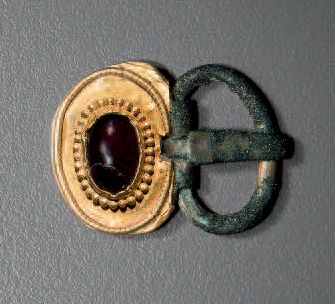 Plaque-boucle de chaussures gothique.
Plaque-boucle...