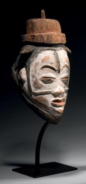 Masque okuyi Punu, Gabon.
Bois de fromager,...
