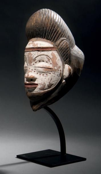 Masque okuyi Punu, Gabon.
Bois de fromager,...