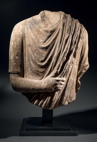 Torse masculin.
Fragment de statue représentant...