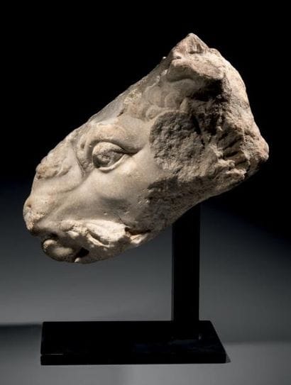Tête de bélier.
Tête de statue représentant...