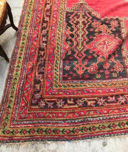 TURQUIE - KHORASSAN
Grand tapis à fond rouge...