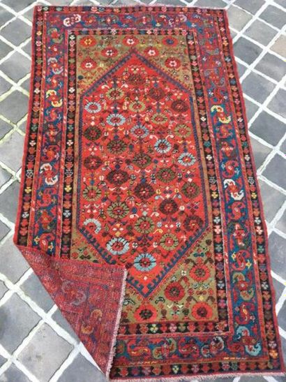 Tapis d'Orient
214x123 cm.