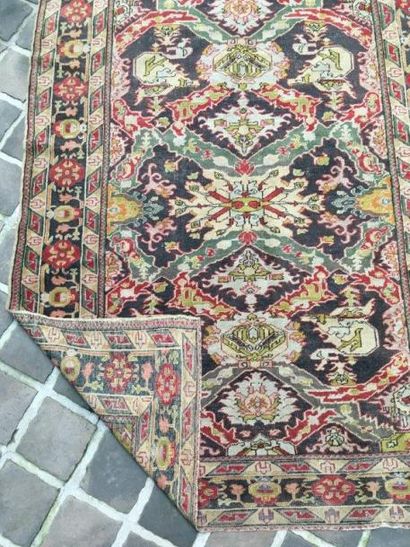 Tapis d'Orient
220x156 cm.
