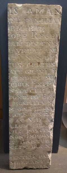 Stèle en pierre
Gravée d'un texte latin,...