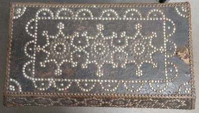 Coffre de voyage
Gainé de cuir, à décor géométrique...