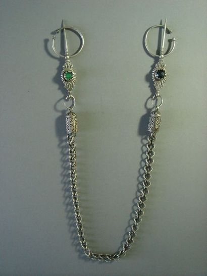 Paire de fibules et leur chaîne, Maroc Argent...