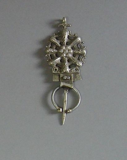 Ensemble de douze éléments de parure, chaînes...