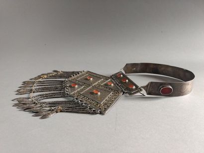Collier göndschük ou gursakscha, Tekke, Turkmenistan
Argent,...