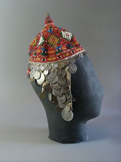 Coiffe, Asie Centrale
Cotonnade, perles de...