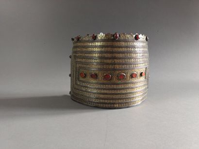 Elément de coiffe egme, Tekke, Turkmenistan
Argent,...