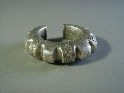Bracelet, Oman
Argent
Diam. 8,5 cm
Poids...