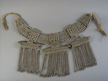 Collier pectoral iqd, Yemen
Métal, fibres
L....