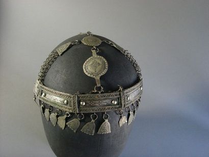 Parure de tête, Maroc Métal L. 17 cm Le bandeau...