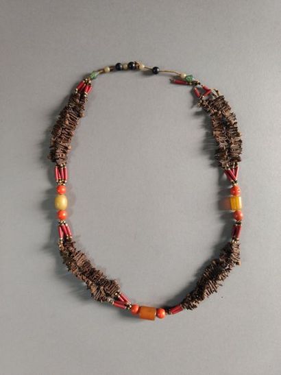 Petit collier végétal, Maroc (?) Clous de...