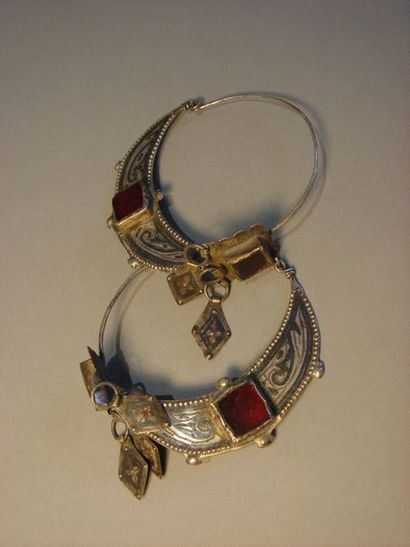 Paire de boucles d'oreille, Ida ou Zekri,...
