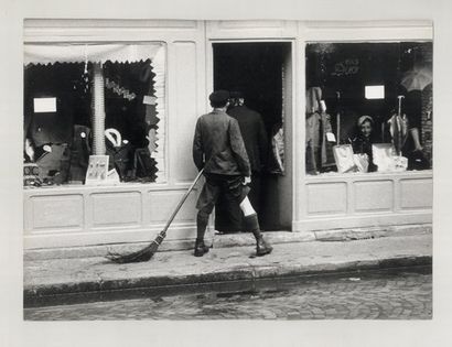 MARTIN André
BALAYEUR. Paris, circa 1955...
