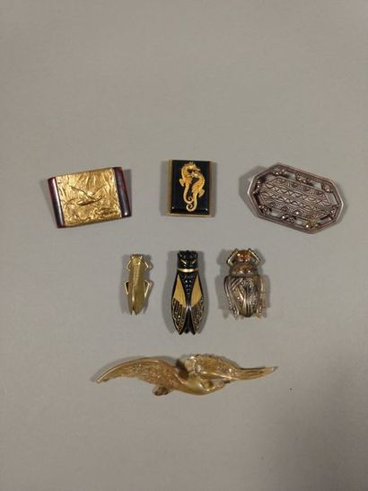 Ensemble de 7 broches représentant cigales,...