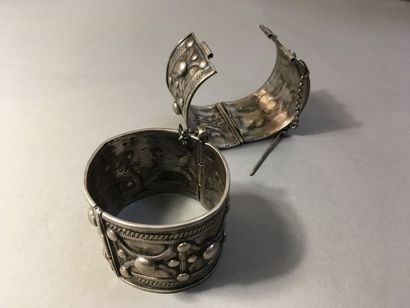Paire de manchettes en argent (bas titre),...