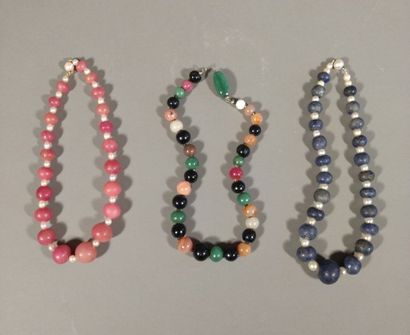 Ensemble de trois colliers fantaisie En pierre...