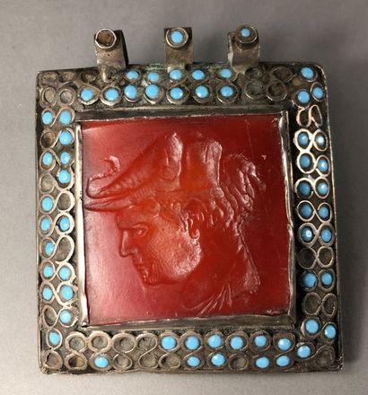 Pendentif en argent 800°°, de forme carrée,...