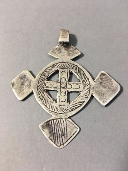 Pendentif en argent bas titre
Poids : 9,59...