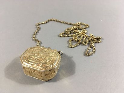 Afrique du Nord
Pendentif et sa chaîne, en...