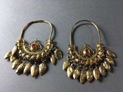 Paire de boucles d'oreilles en or 18 carats,...