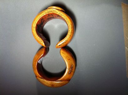 Fin XIXe-Début XXe Deux bracelets en ivoire...