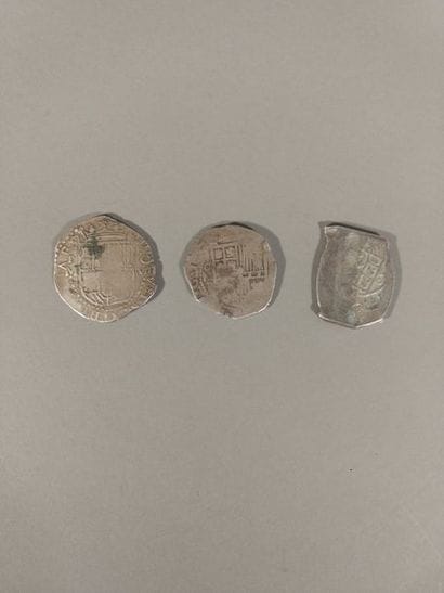 Ensemble de 3 pièces de 8 reales Frappées...