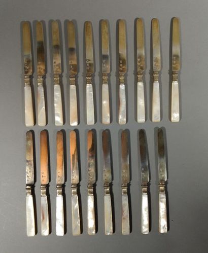 Ensemble de dix-neuf couteaux à fruits en...